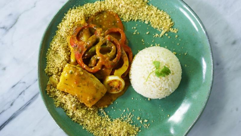 Moqueca de peixe na travessa