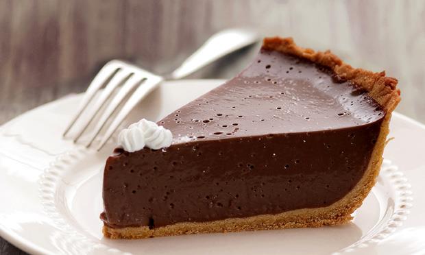 Torta de biscoito com mousse de chocolate