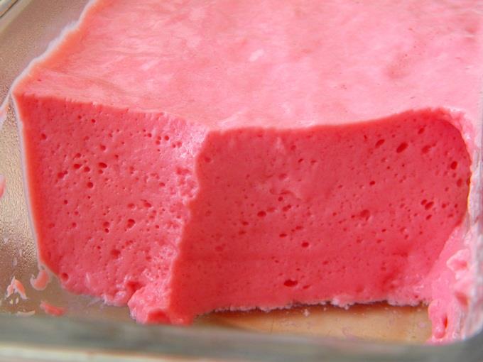 Mousse de morango com gelatina