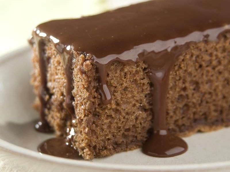 Bolo de chocolate com cerveja e açúcar mascavo