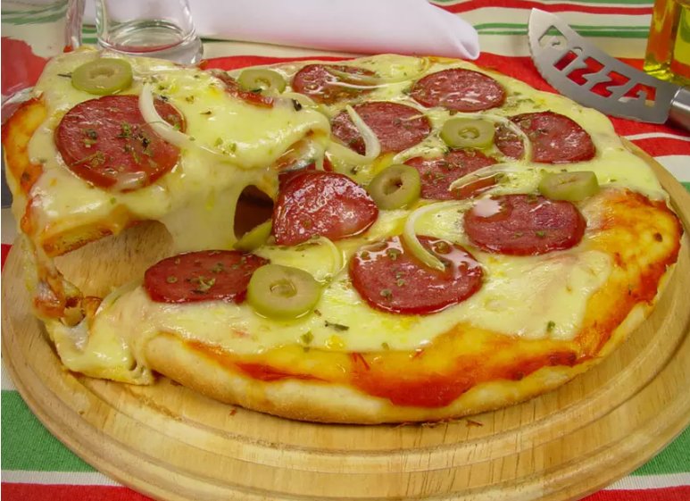 Pizza de calabresa de liquidificador