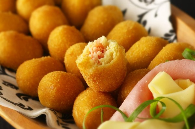 Bolinho de presunto e queijo