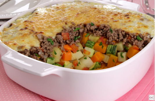 Gratinado de legumes com carne moída