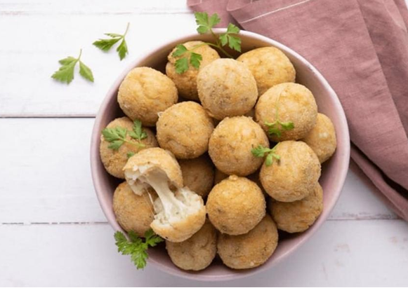 Bolinho de Arroz com Queijo