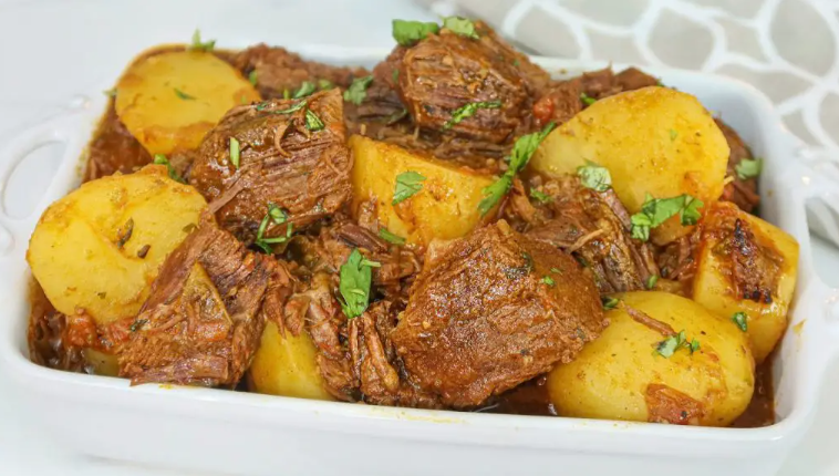 Carne de panela com batatas