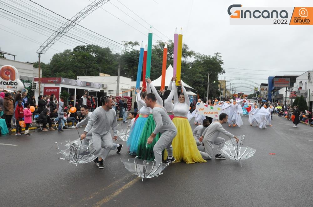 Los Refugos coloriu a Cláudio Manoel neste domingo