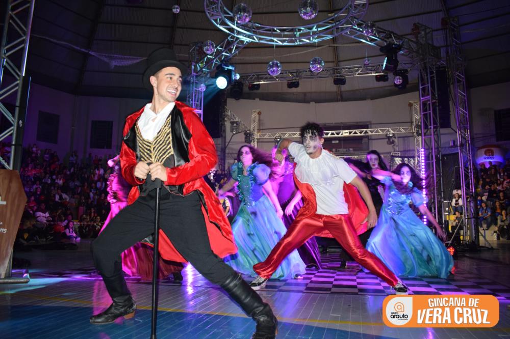 FOTOS: Kabonghi abre a noite de shows com dança, música, teatro e muita emoção