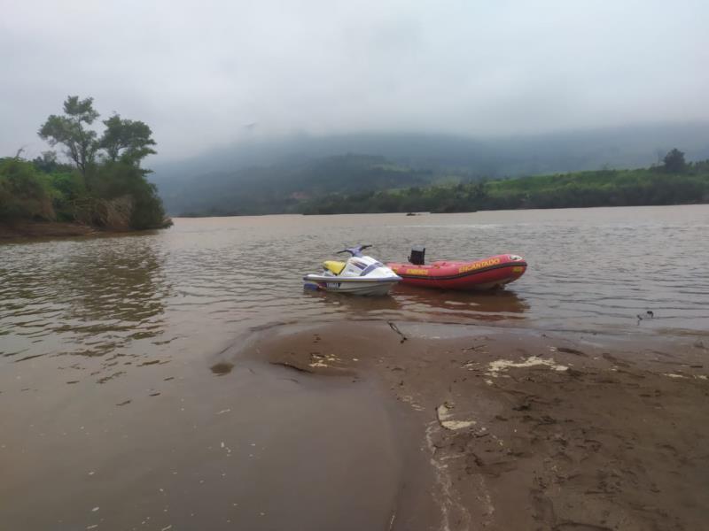 Bombeiros localizam corpo no Rio Taquari