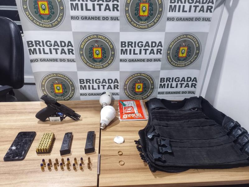 Foragido é preso pela BM com arma, placas balísticas e drogas em Venâncio Aires