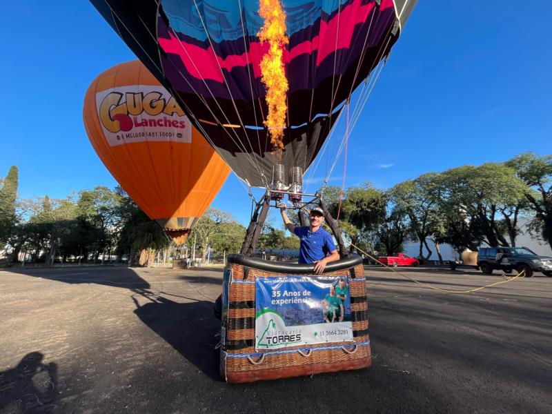 Pilotos de balão e manobras radicais já marcam presença em Santa Cruz