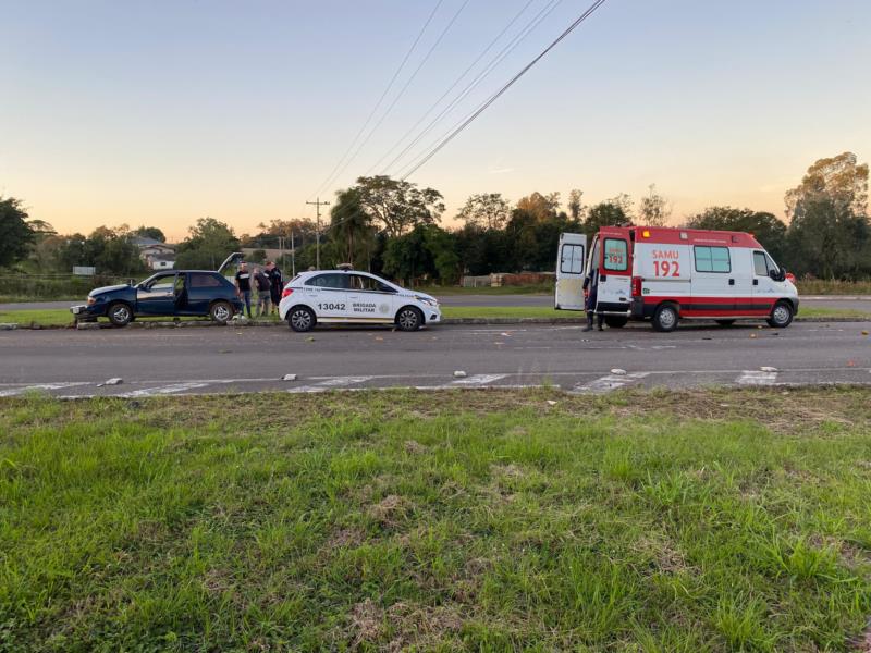 Homem fica ferido após colisão entre carro e caminhão no trevo de Linha Capão