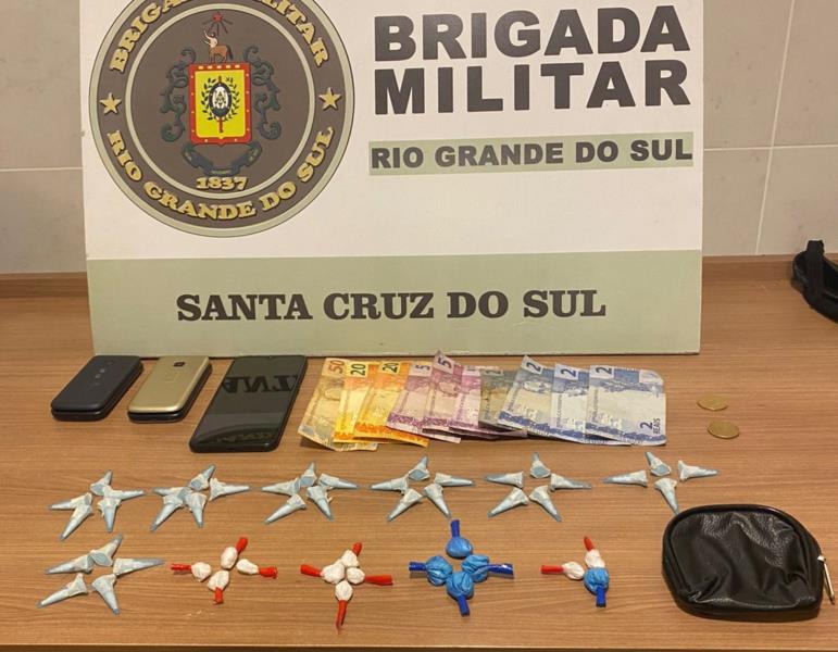 Homem foge de abordagem da BM e é preso por tráfico de drogas no Bairro Senai