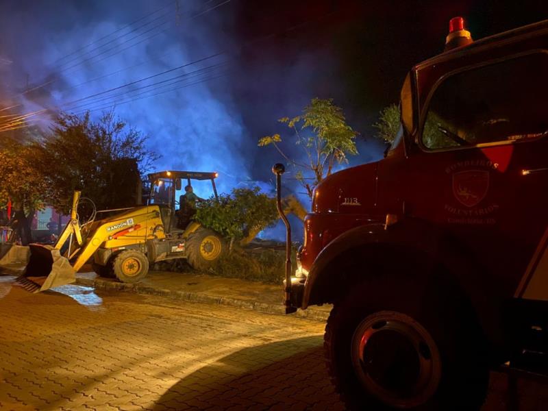 Incêndio destrói residência de madeira em Candelária