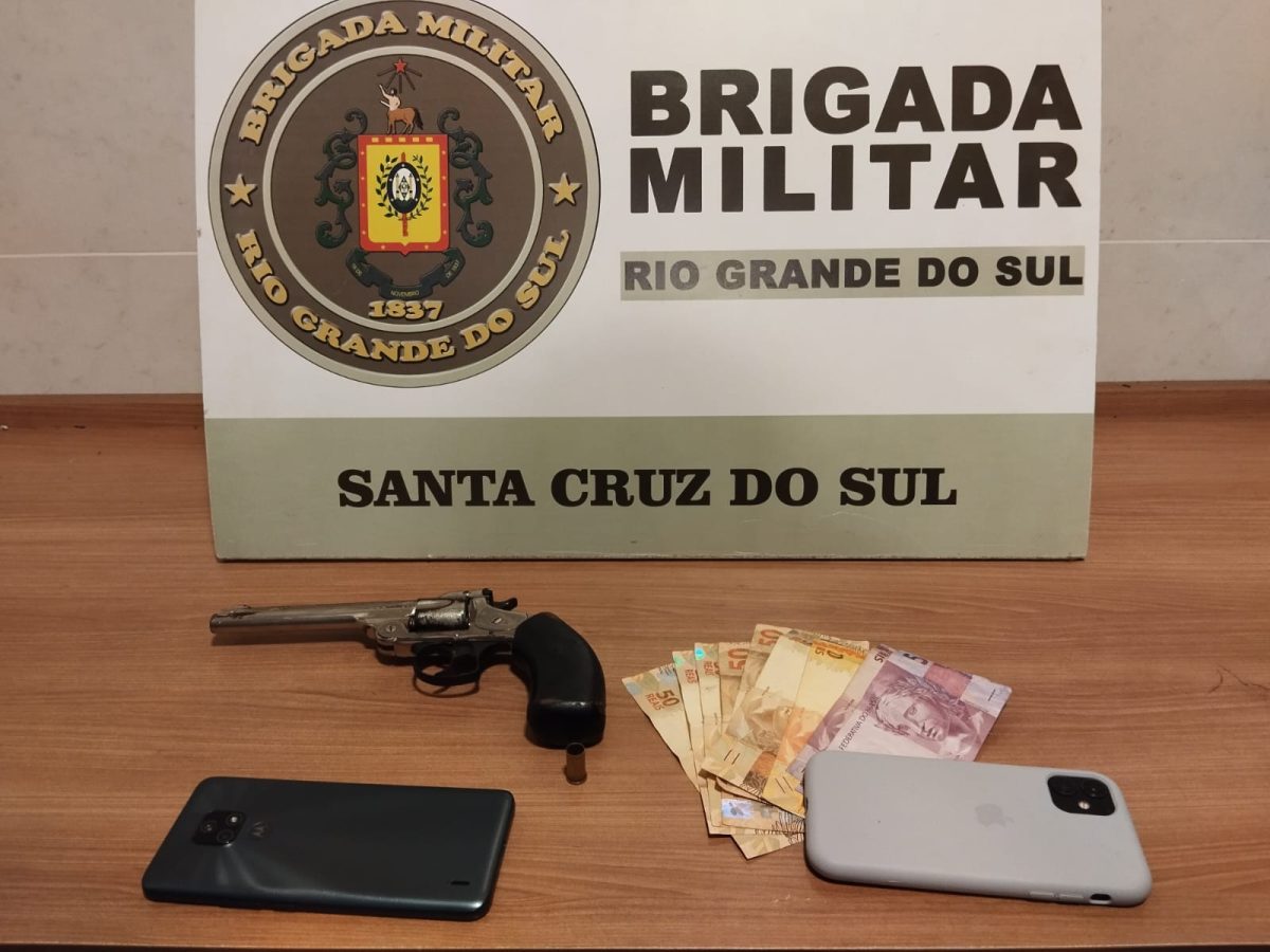 Homens são presos por porte ilegal de arma de fogo e embriaguez ao volante em Santa Cruz