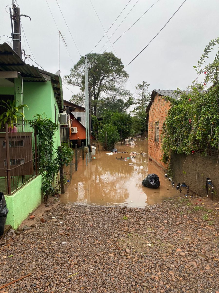 Com mais chuvas torrenciais, cerca de 100 famílias já deixaram suas residências em Candelária