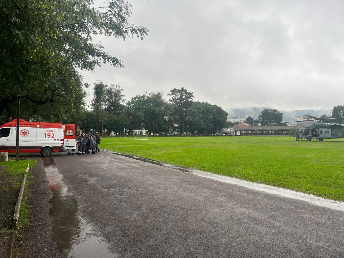 Helicóptero da FAB transfere dois pacientes com problemas cardíacos de Cachoeira do Sul para Santa Cruz