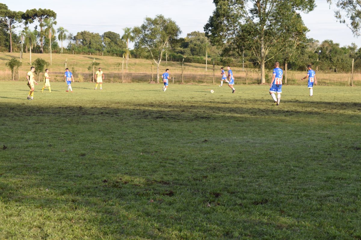 Quartas de final iniciam com equilíbrio e goleadas pelo Campeonato Municipal