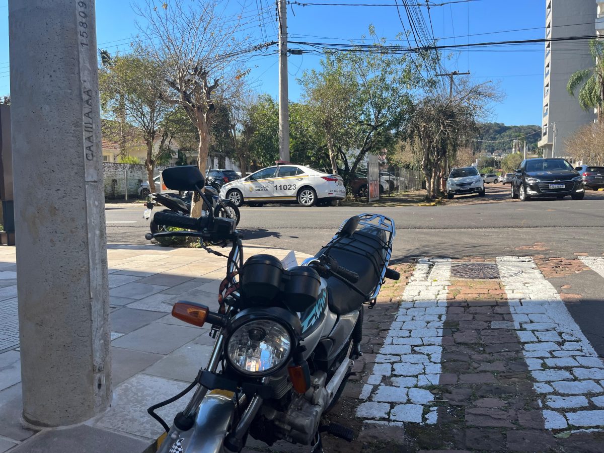 Motociclista fica ferido após acidente em Santa Cruz