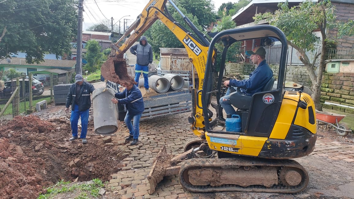 Secretaria de Obras inicia semana com diversos serviços em Santa Cruz