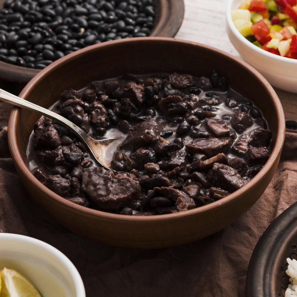 Feijoada beneficente da APAE será em formato drive-thru