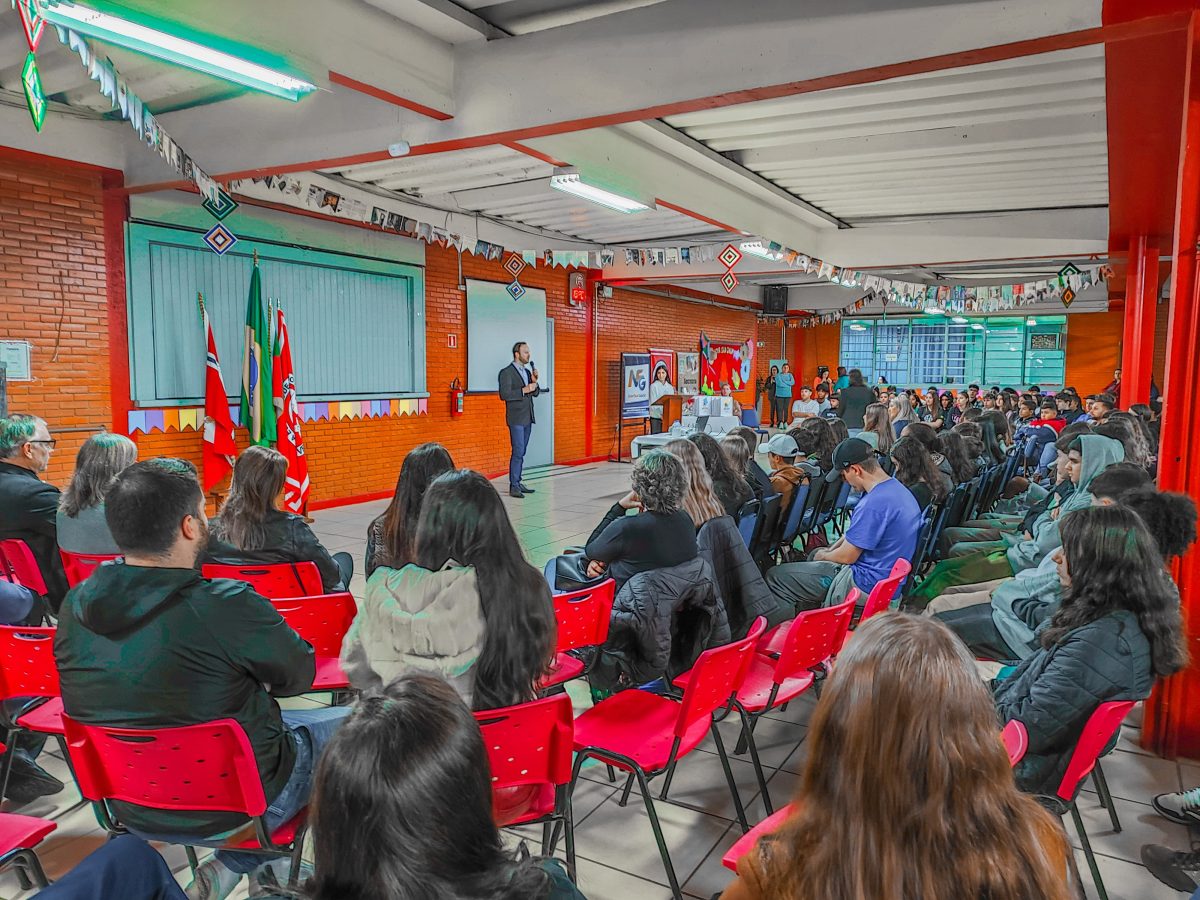 Estudantes aprendem sobre a importância da educação fiscal