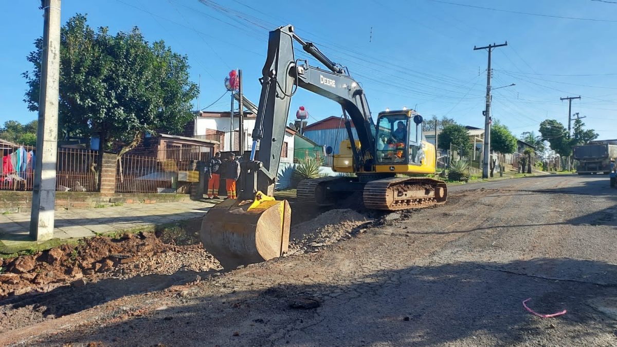 Secretaria de Obras de Santa Cruz dá sequência aos trabalhos de melhoria asfáltica