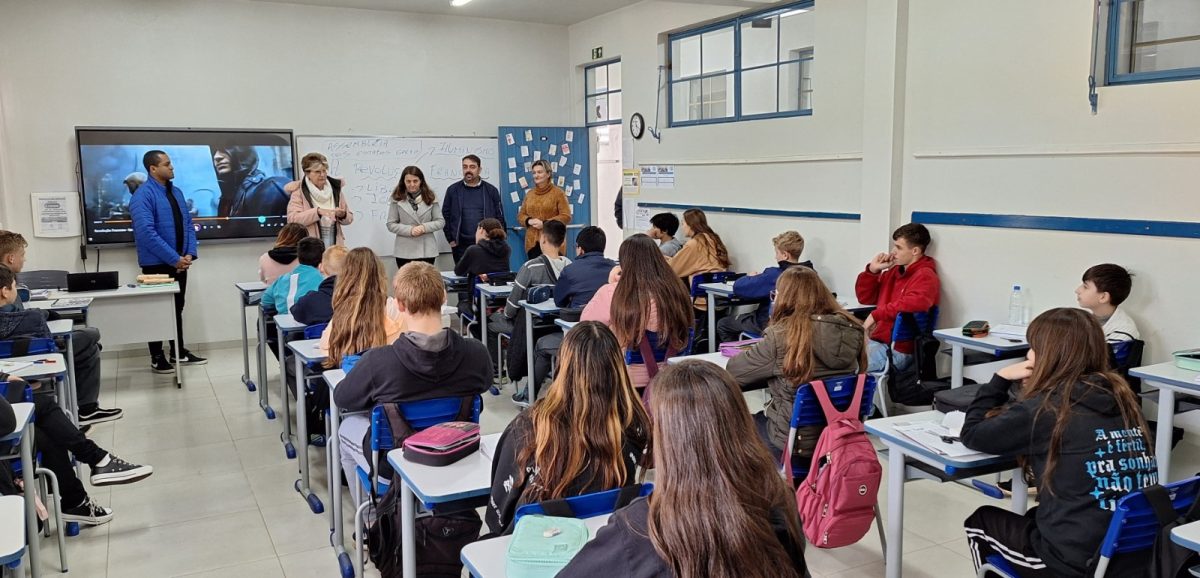 Prefeita e novo secretário da Educação visitam ampliações e reformas da Escola Dona Leopoldina