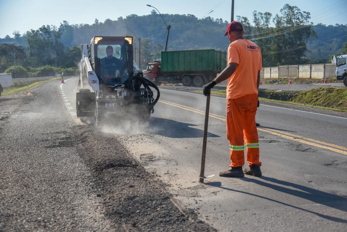 Prefeitura inicia trabalho de melhorias na BR-471