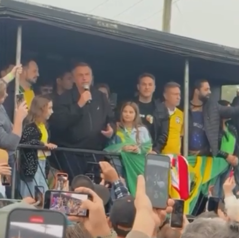 Jair Bolsonaro discursa para apoiadores e entes políticos em Venâncio Aires