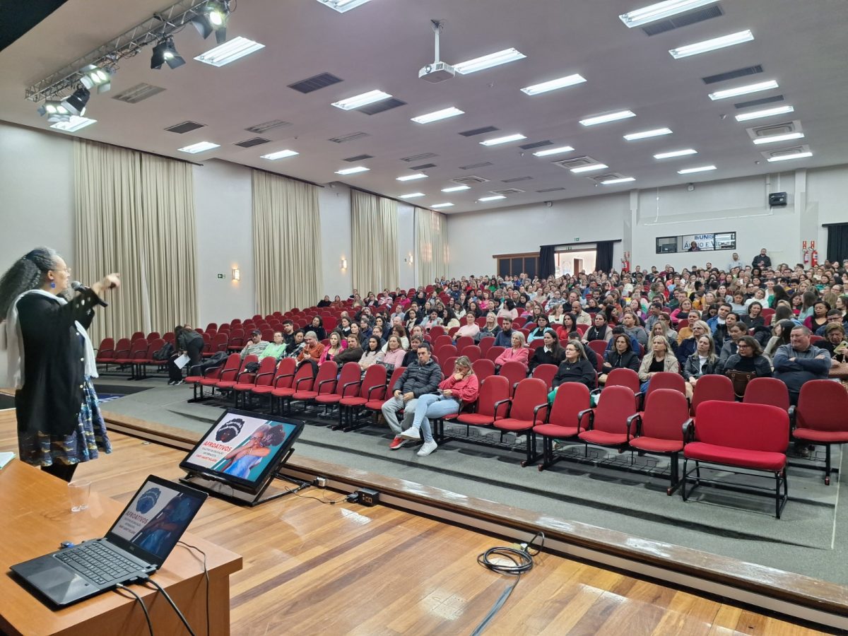 Educadores da rede municipal de Santa Cruz participam de Formação Pedagógica