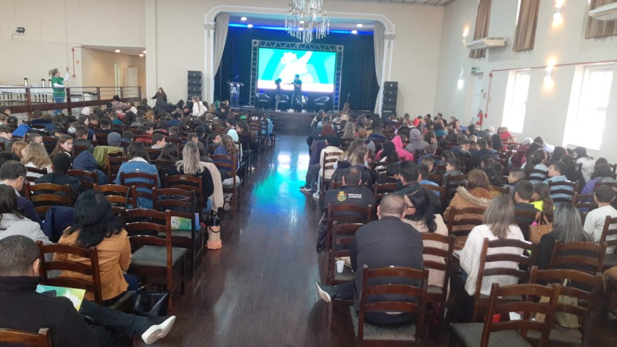 Seminário regional reúne os temas educação e finanças em Venâncio Aires