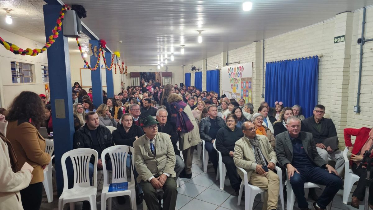 Escola santa-cruzense Afonso Pedro Rabuske celebra 171 anos de fundação 