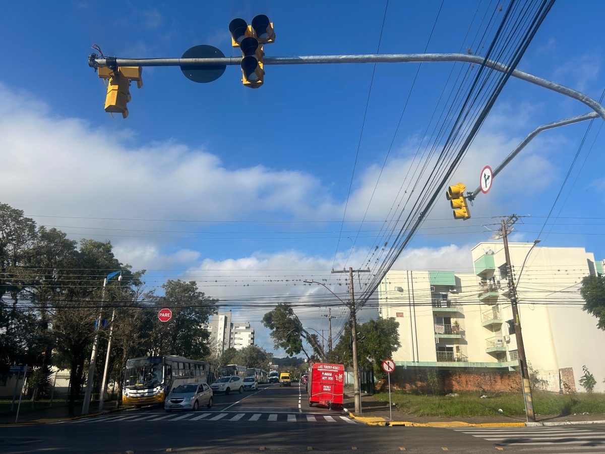 Semáforo entre as ruas Tenente Coronel Brito e Galvão Gosta entra em funcionamento nesta quinta