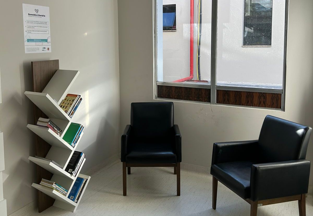 Hospital Ana Nery disponibiliza biblioteca aos pacientes