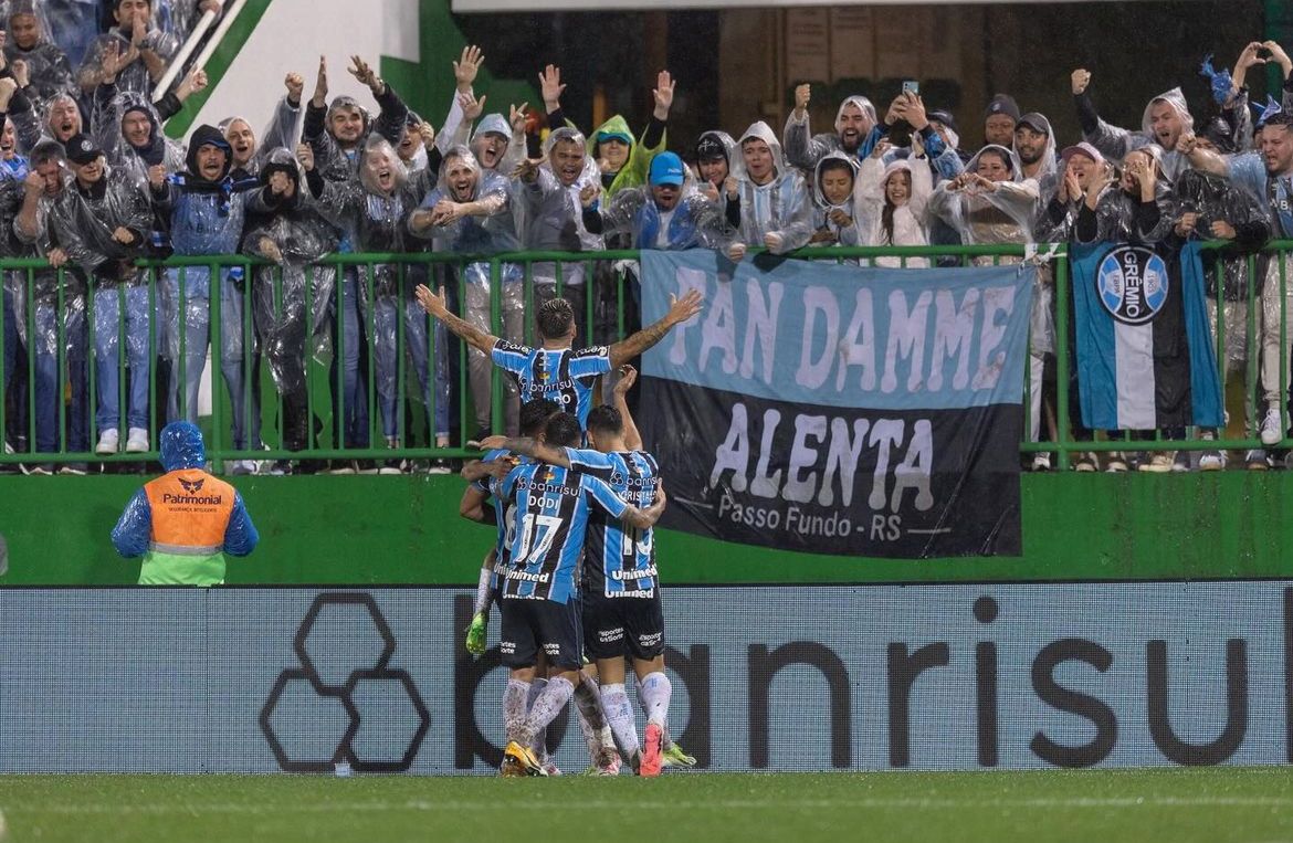 Grêmio vence o Vasco e sai da zona de rebaixamento após 11 rodadas