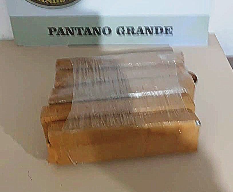 Dois homens são presos com mais de cinco quilos de maconha em Pantano Grande