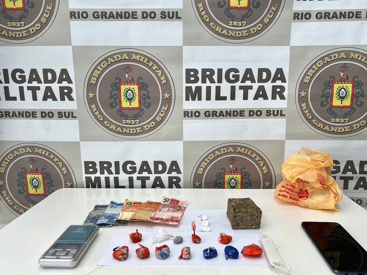 Mulher é presa com maconha, cocaína e materiais para embalar drogas em Rio Pardo