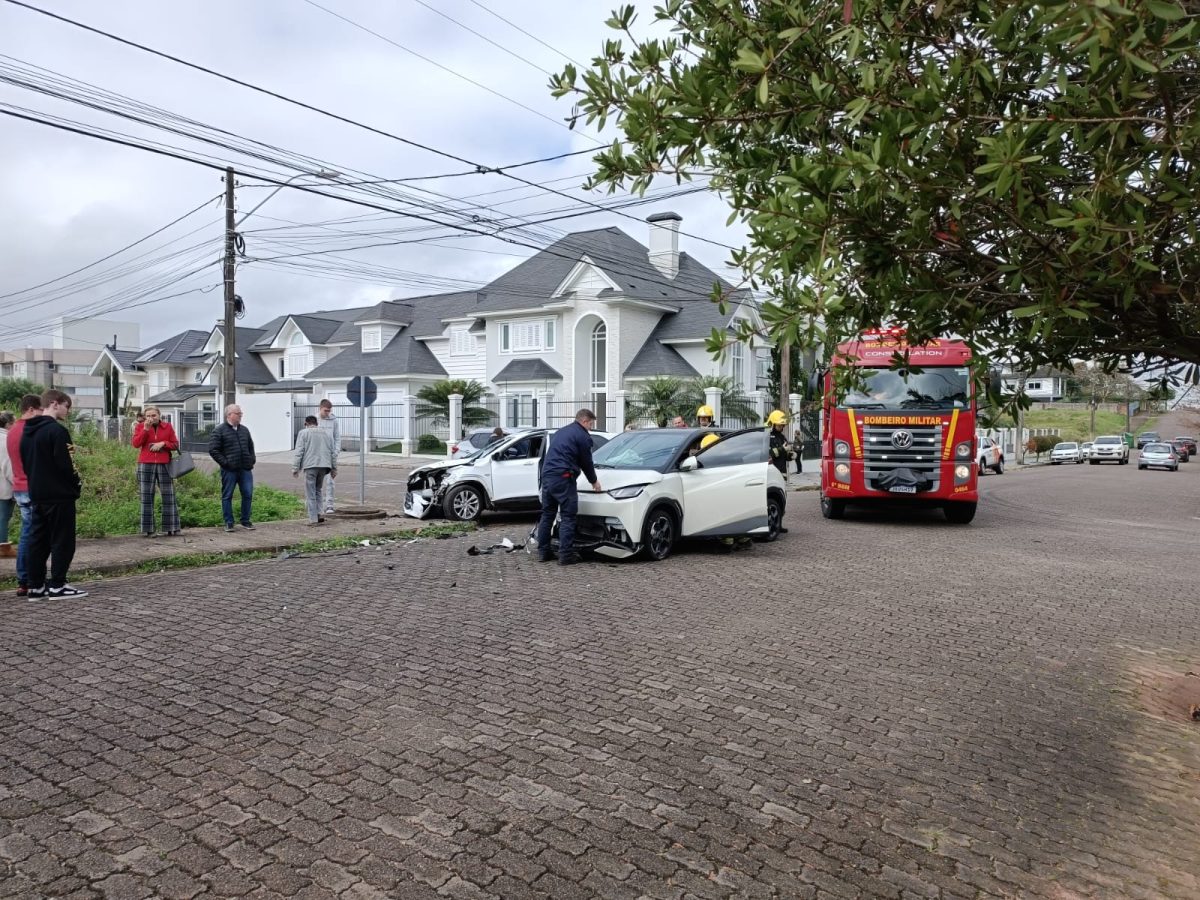 Acidente de trânsito com três veículos é registrado em Santa Cruz