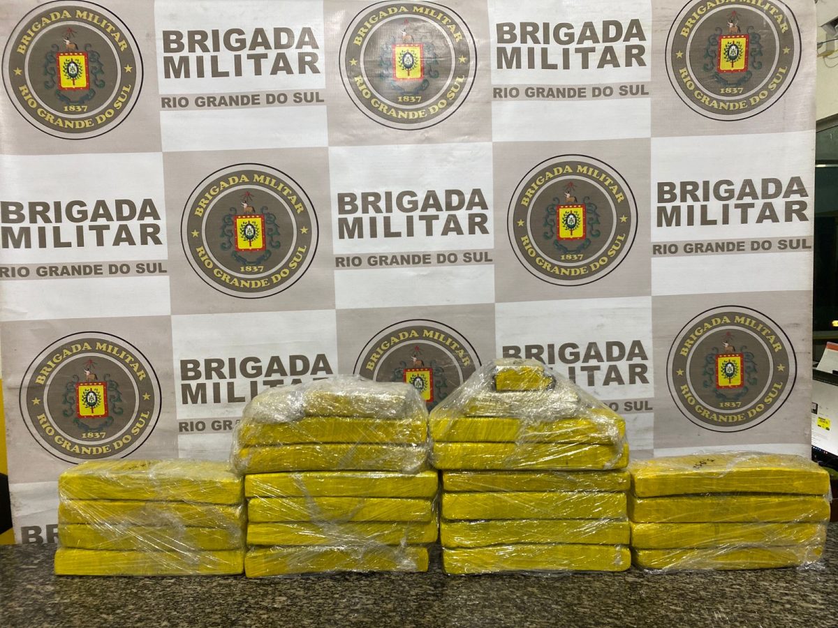 Brigada Militar prende homem com 17 quilos de maconha no banco traseiro