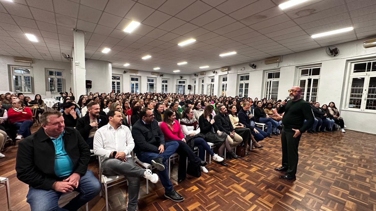 Feira do Livro de Rio Pardo abre com Fabrício Carpinejar