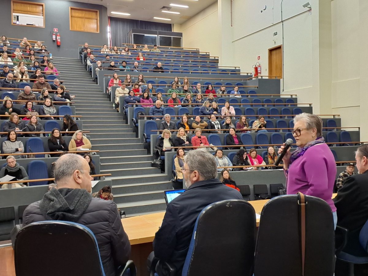 Conferência reúne mais de 200 participantes para debater gestão e educação na saúde