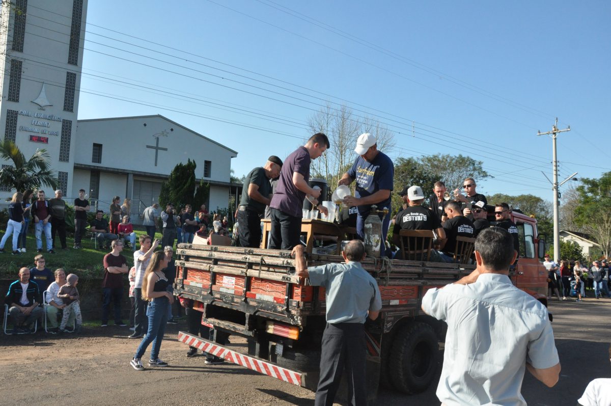 Ferraz prepara desfile para o feriado de 25 de julho