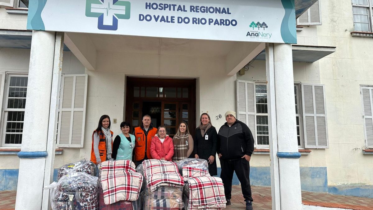 Defesa Civil realiza a entrega de 240 cobertores para o hospital