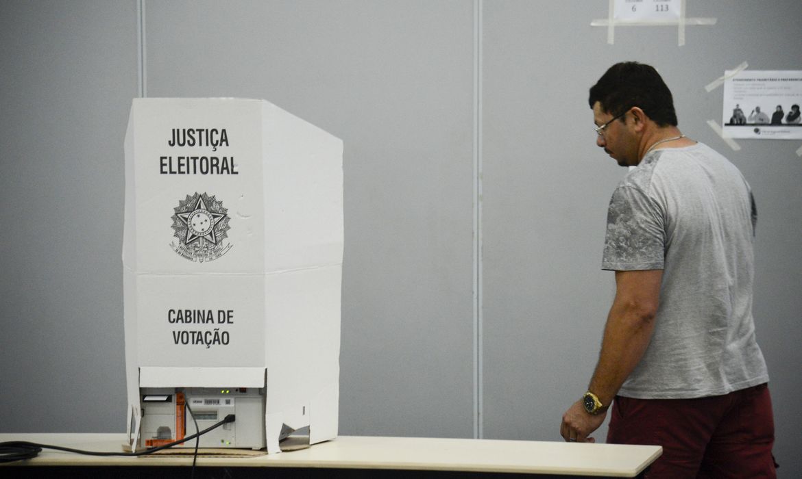 Mudança temporária do local de votação pode ser solicitada até 22 de agosto