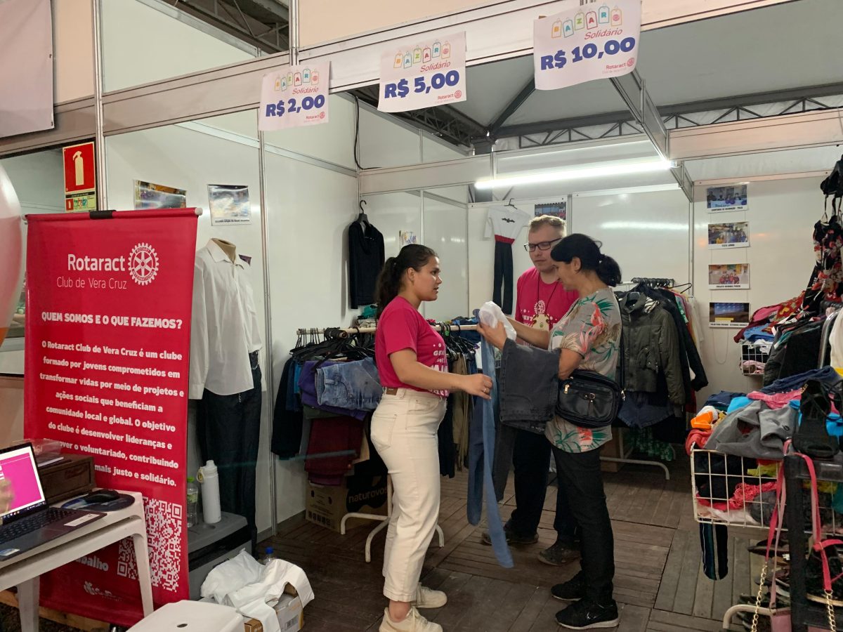 Rotaract Vera Cruz realiza Bazar Solidário durante a Feira da Produção