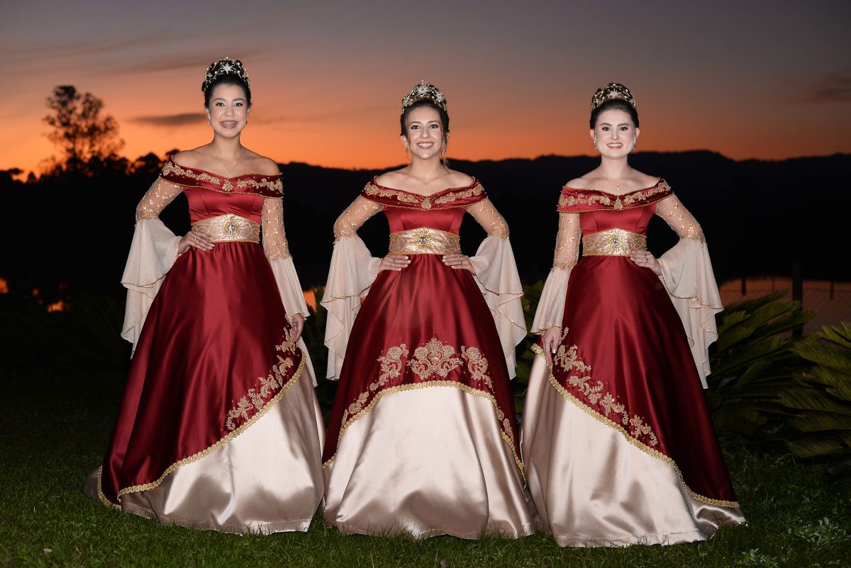 Fim do suspense: soberanas de Vale do Sol apresentam vestido de gala