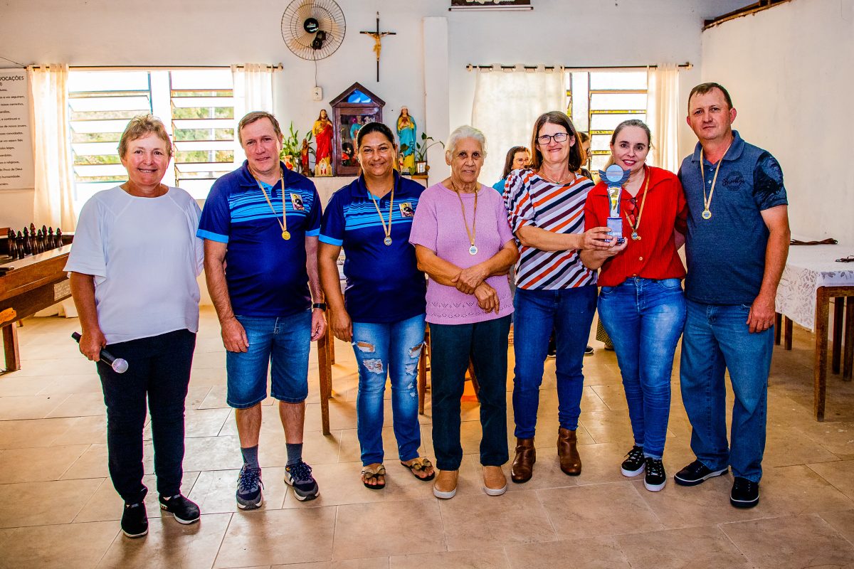 Flores do Campo é campeã no Torneio de Bolãozinho Estrela Guia