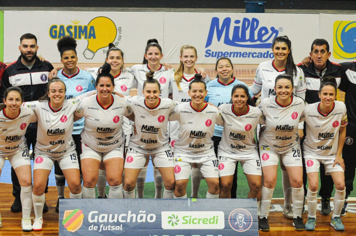 Equipe feminina do Santa Cruz Futsal enfrenta equipe de Uruguaiana 