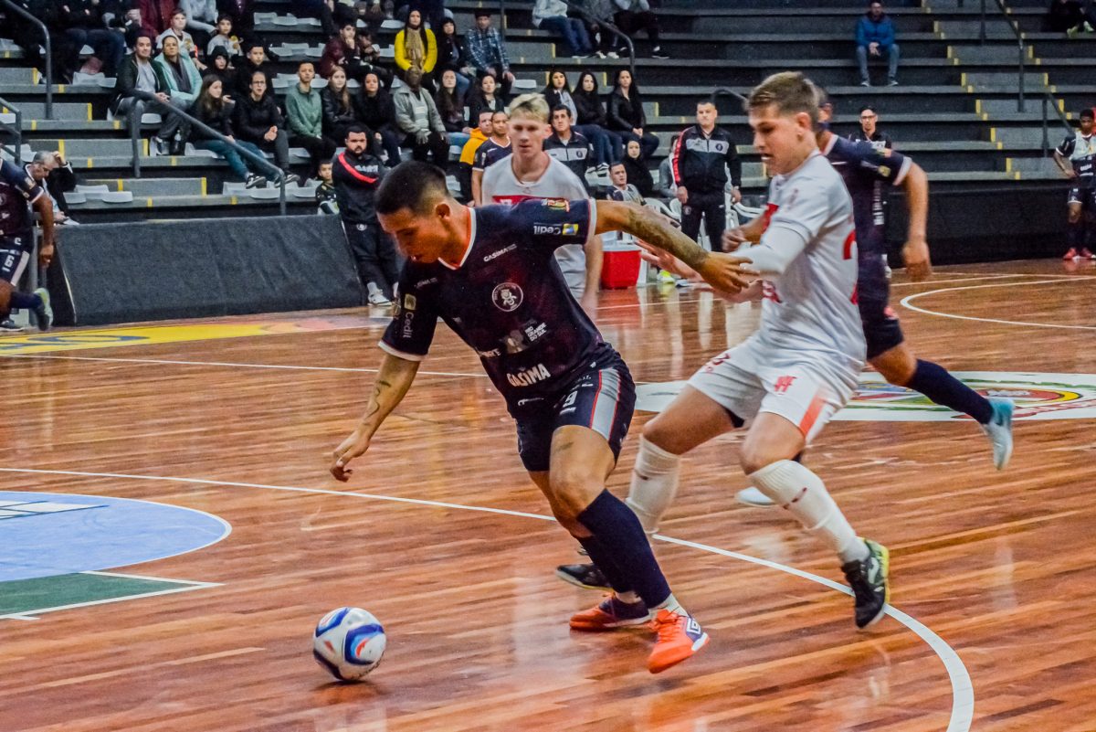 Santa Cruz Futsal vence de virada e se classifica para a final da Taça Farroupilha