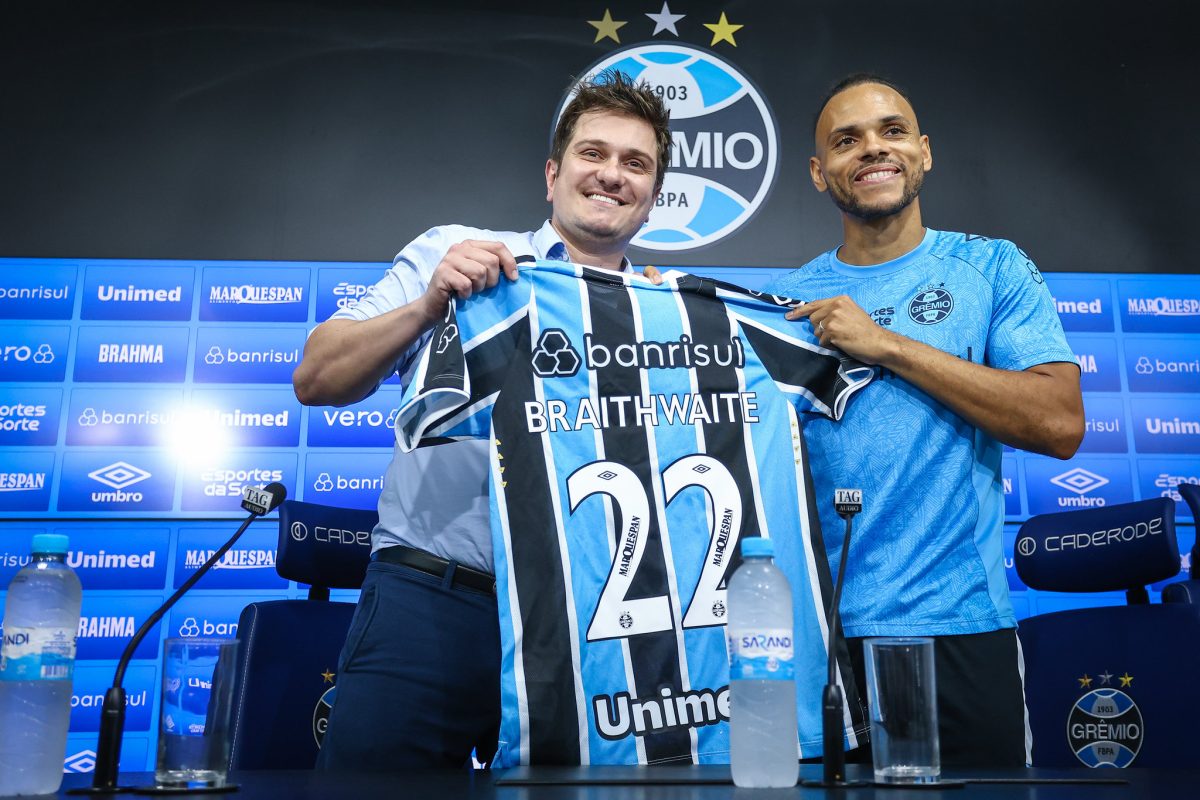 Grêmio apresenta oficialmente o atacante Martin Braithwite